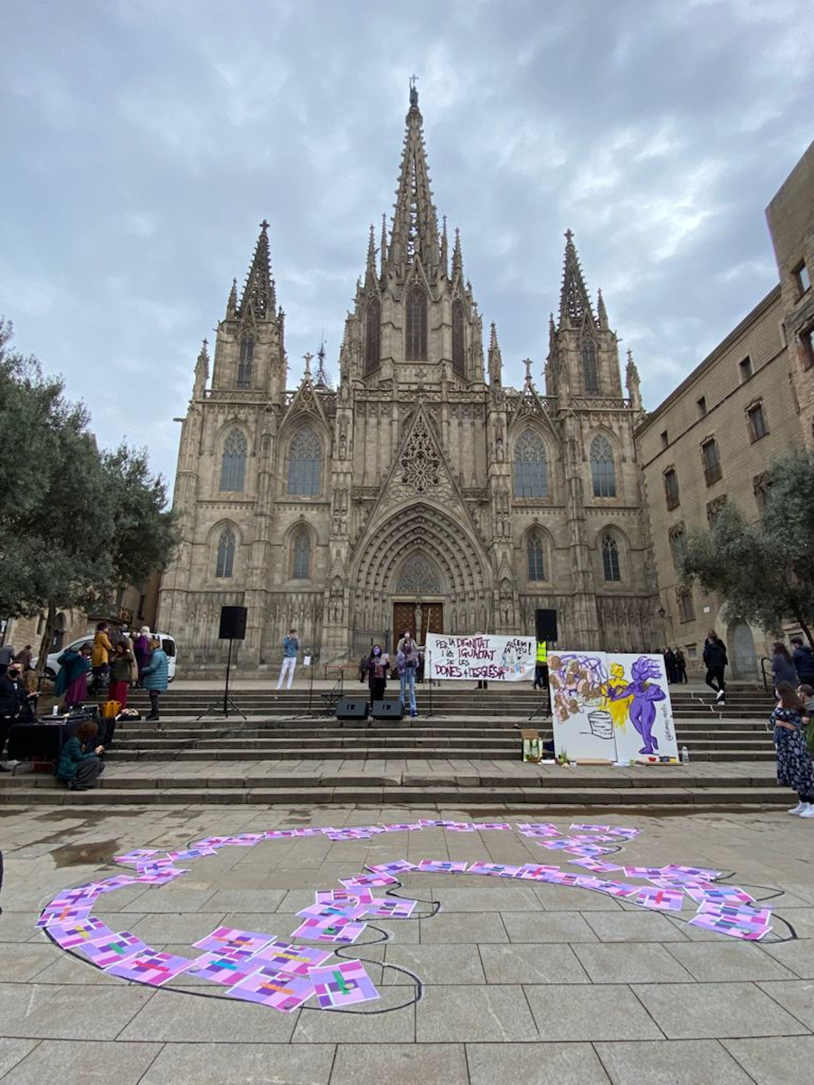 Concentració d'Alcem la Veu davant la catedral de Barcelona el 7 de març del 2021