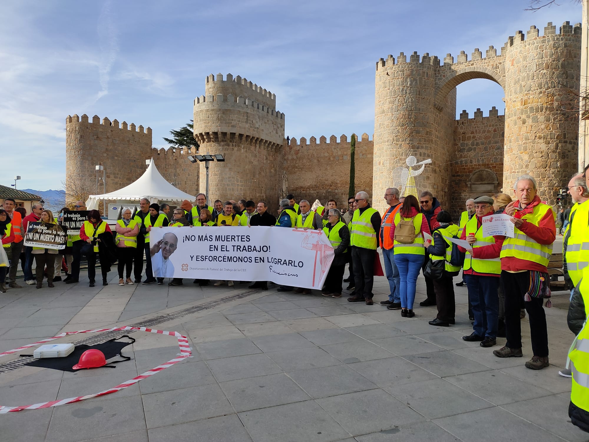 Gest públic a la plaça Santa Teresa d'Àvila per conscienciar sobre la sinistralitat a la feina.