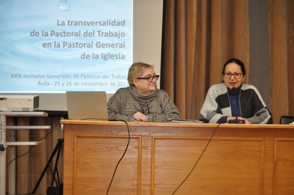 La ponent de les jornades, Maite Valdivieso, va ser presentada per la presidenta de l’ACO, Rocío Elvira, que també va moderar una taula rodona. Fotos: José Andrés i Susana.