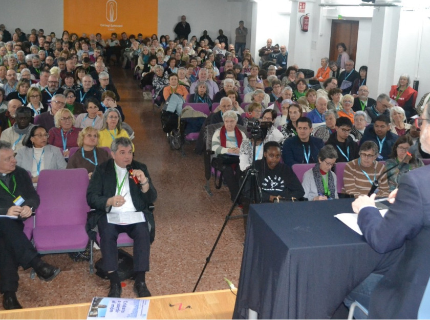 Laïcat en la vida pública que front l’odi practica l’amor